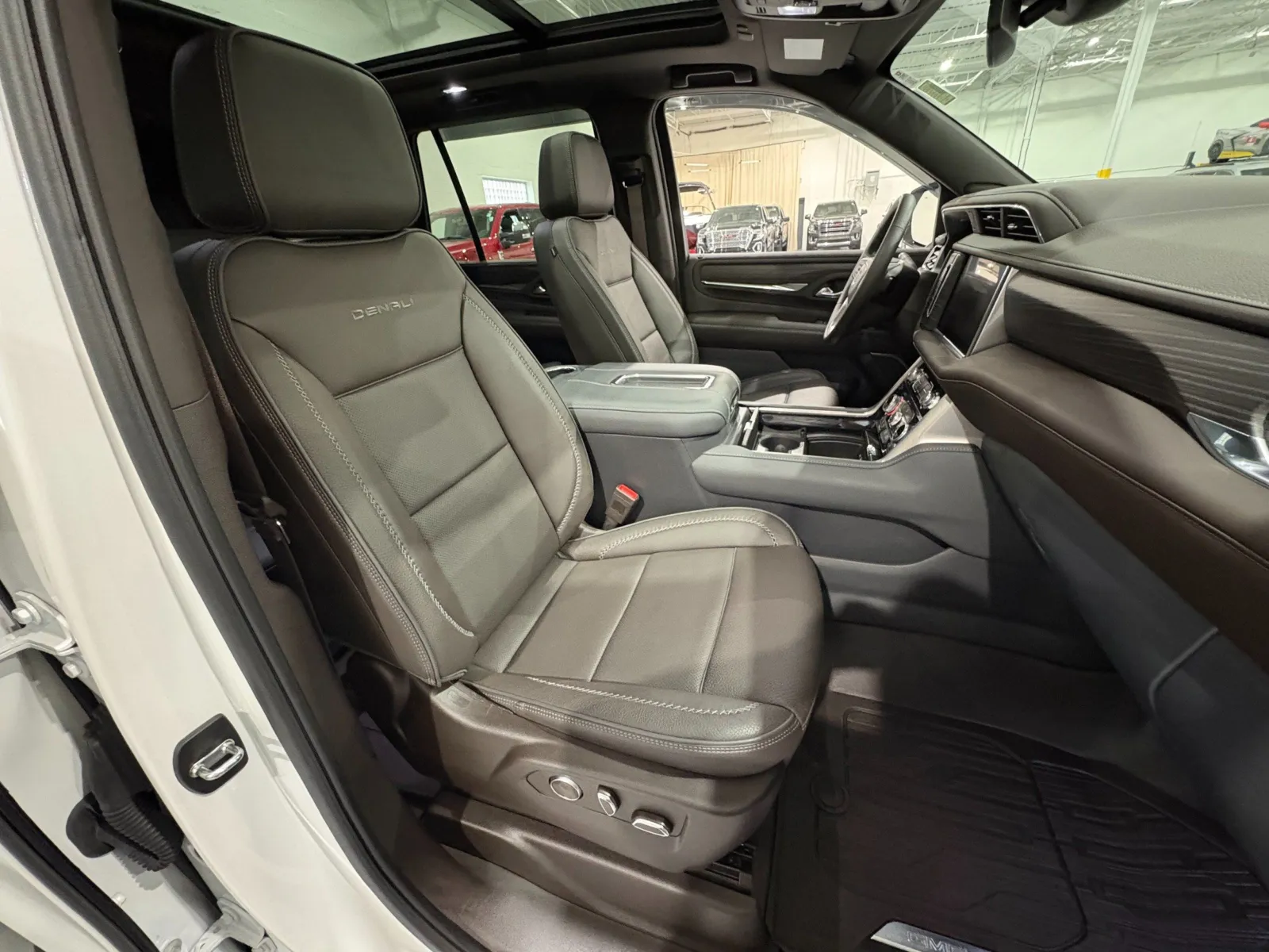 2023 GMC Yukon Denali - Photo 57
