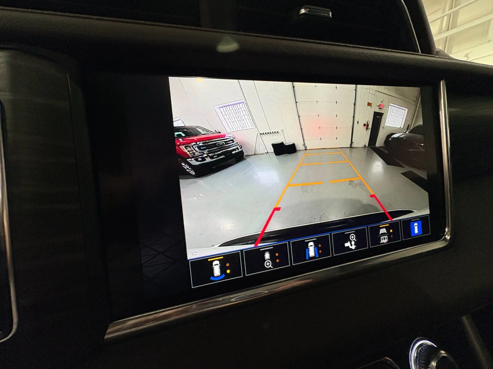 2023 GMC Yukon Denali - Photo 23