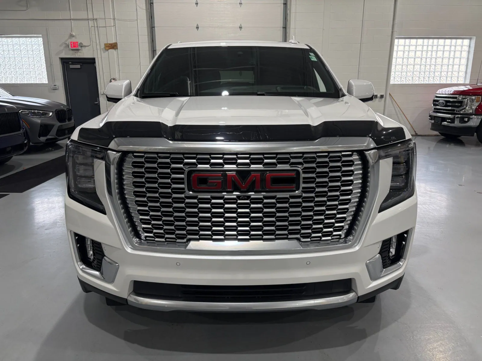 2023 GMC Yukon Denali - Photo 2