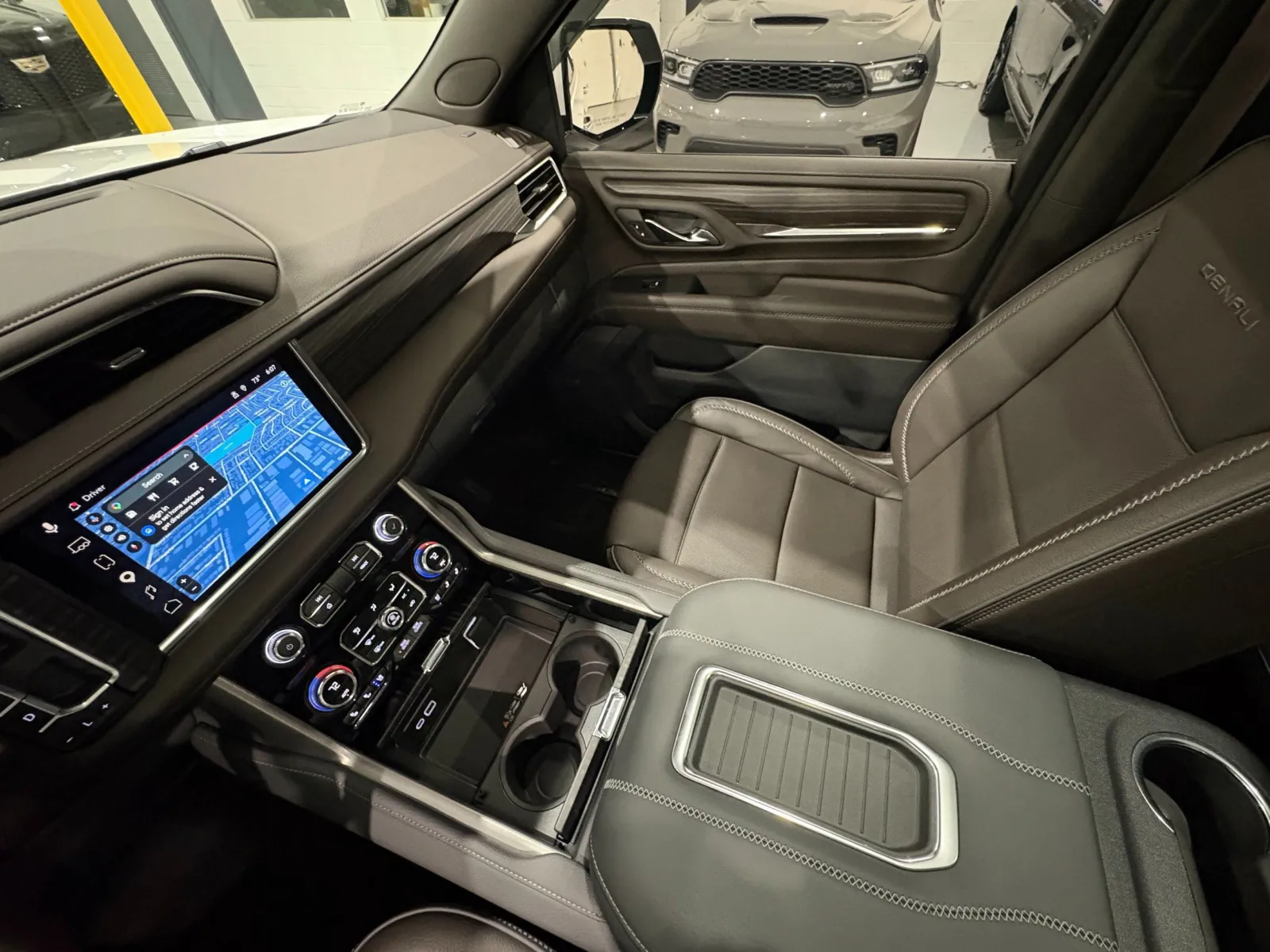 2023 GMC Yukon Denali - Photo 32