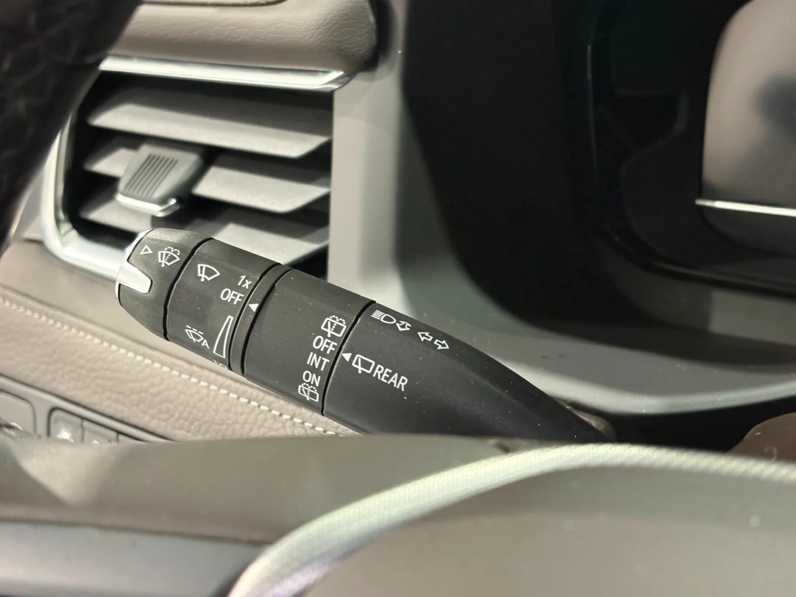 2023 GMC Yukon Denali - Photo 18