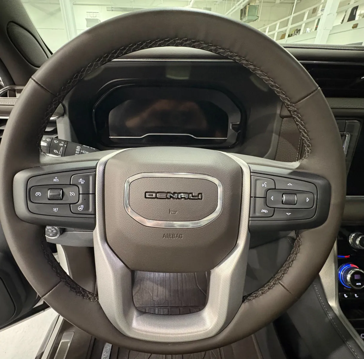 2023 GMC Yukon Denali - Photo 13