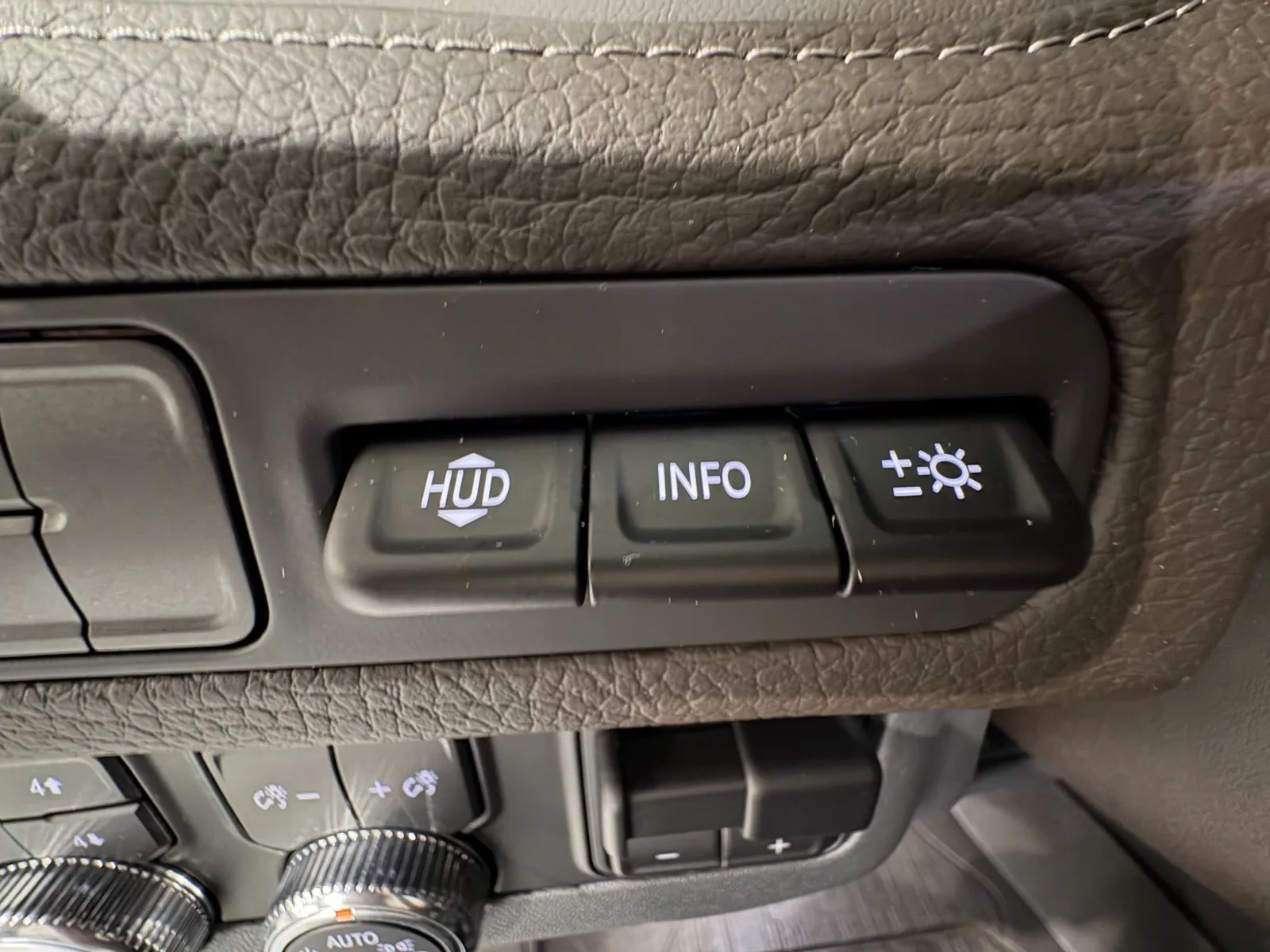 2023 GMC Yukon Denali - Photo 34