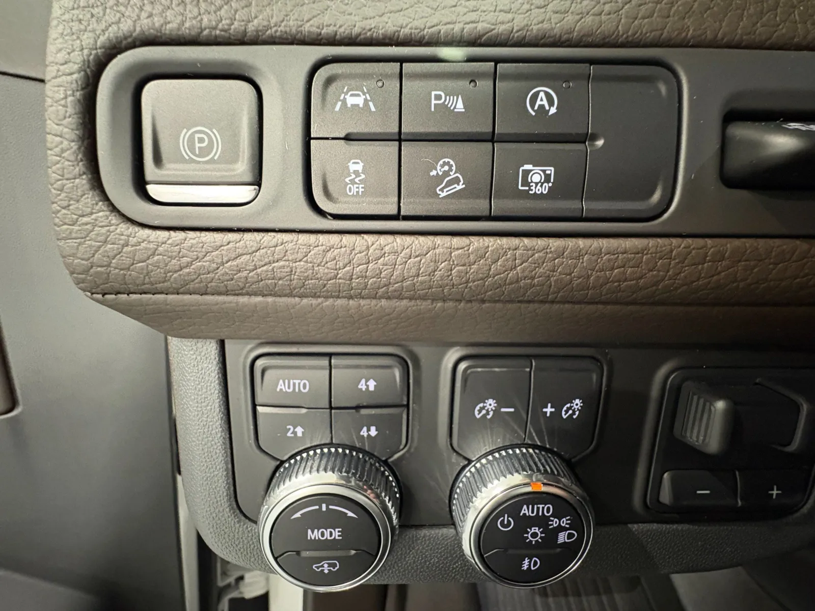 2023 GMC Yukon Denali - Photo 36