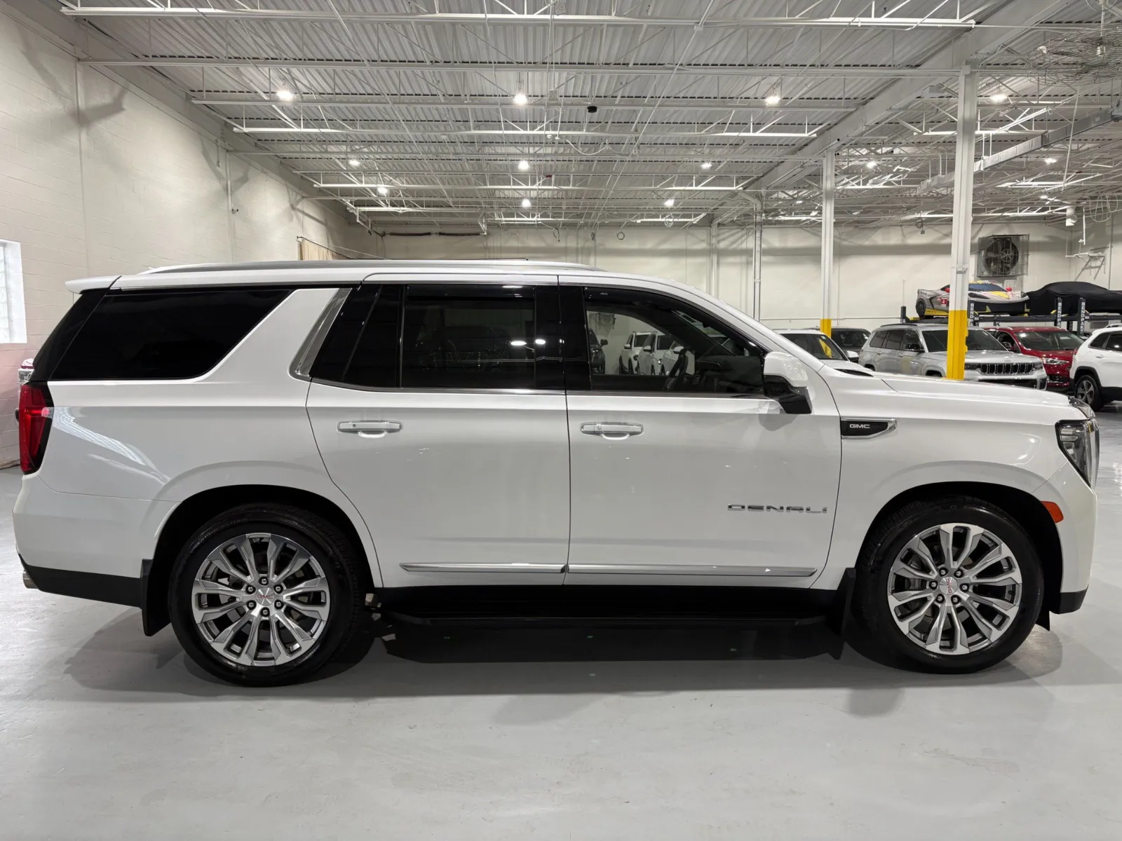 2023 GMC Yukon Denali - Photo 8