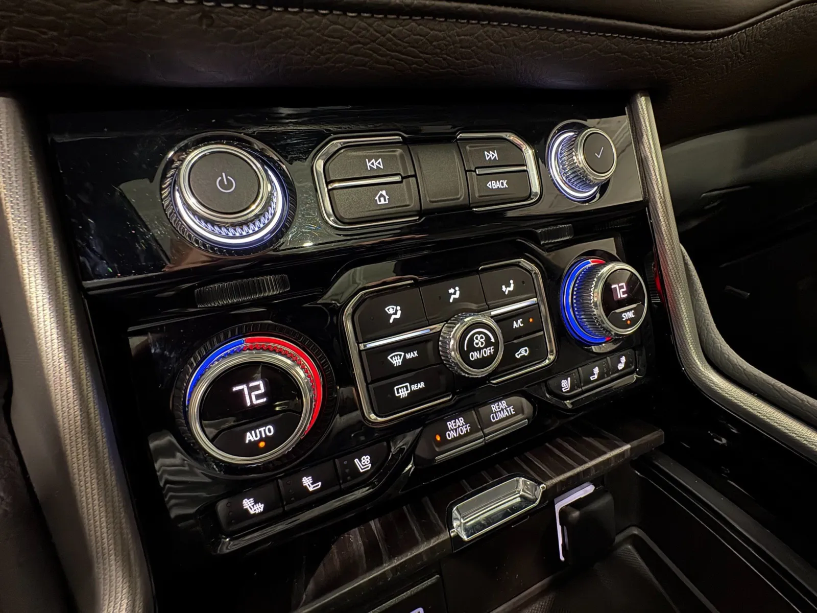 2023 GMC Yukon Denali - Photo 25