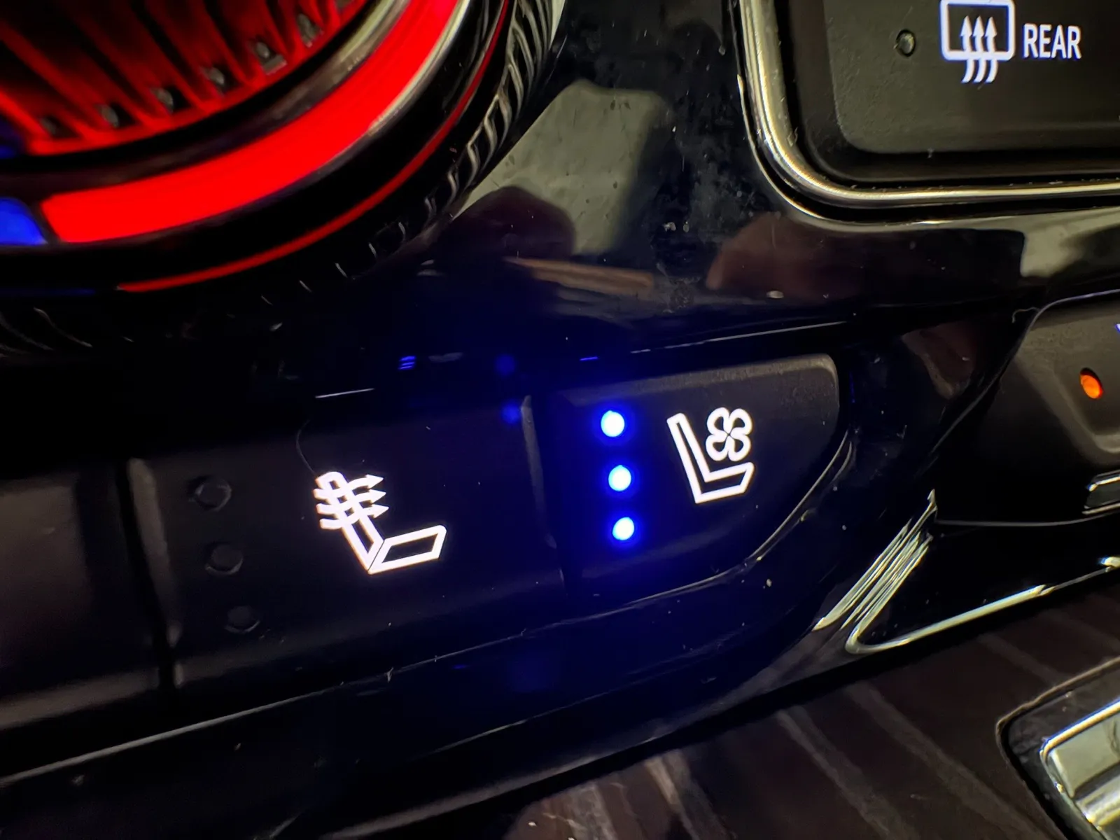 2023 GMC Yukon Denali - Photo 27