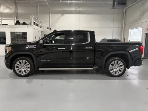 More photos of 2021 GMC Sierra 1500 4WD Crew Cab Short Box Denali at 8-11 Motor Group, Inc., MI