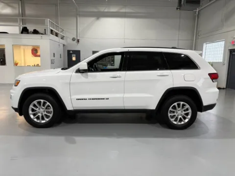 More photos of 2022 Jeep Grand Cherokee WK Laredo E 4x4 at 8-11 Motor Group, Inc., MI