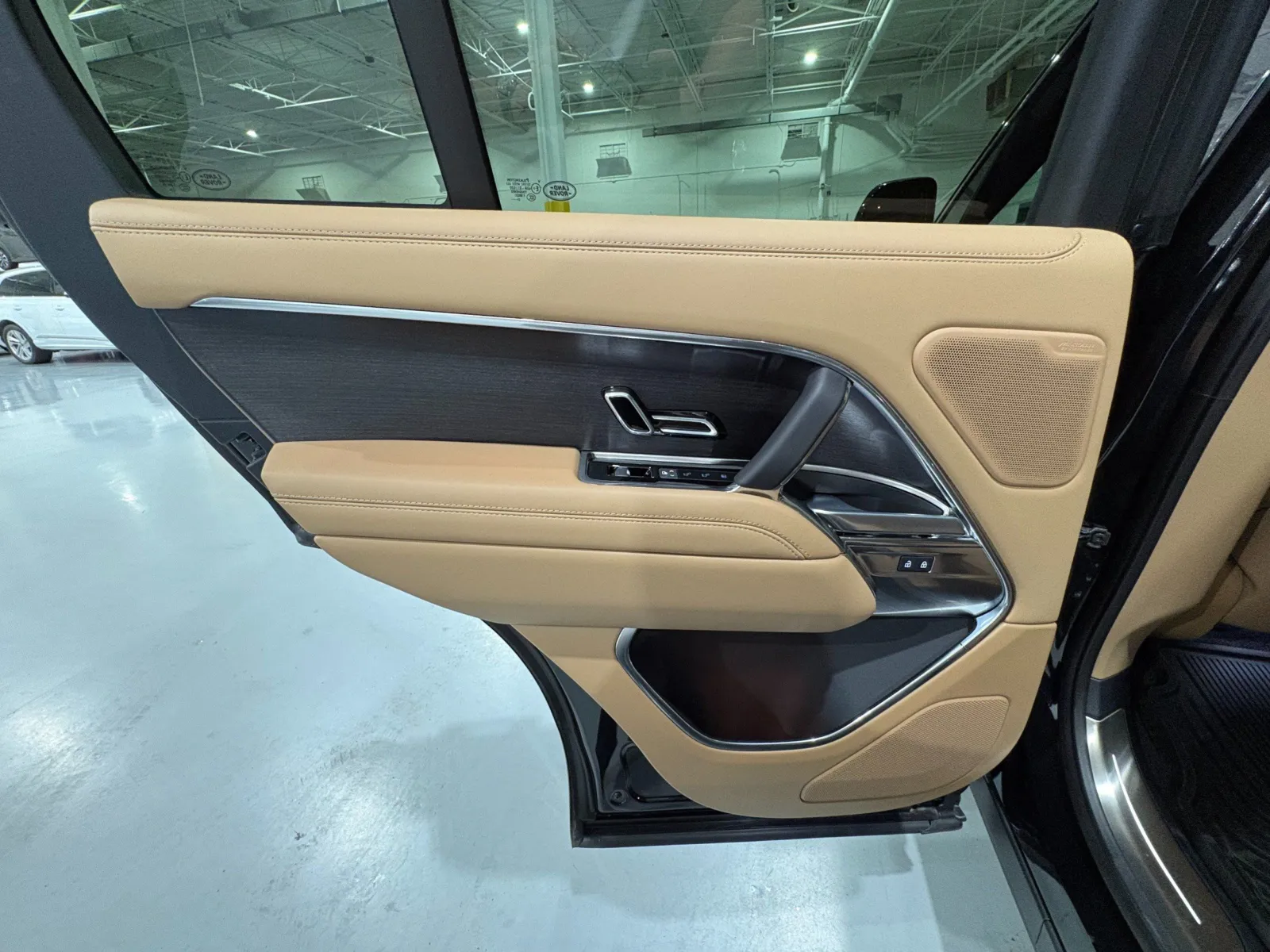 2026 Land Rover Range Rover SE - Photo 48
