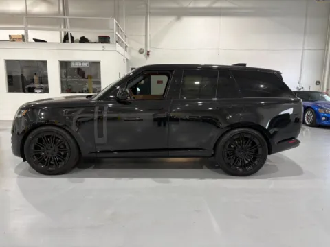 More photos of 2026 Land Rover Range Rover P530 SE at 8-11 Motor Group, Inc., MI