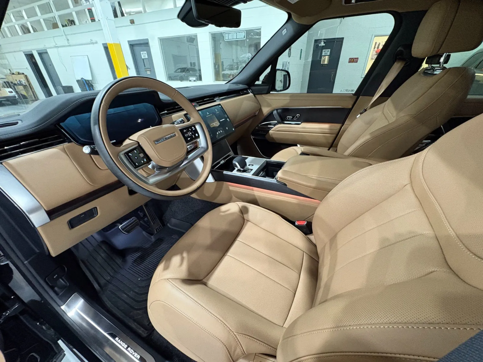 2026 Land Rover Range Rover SE - Photo 10