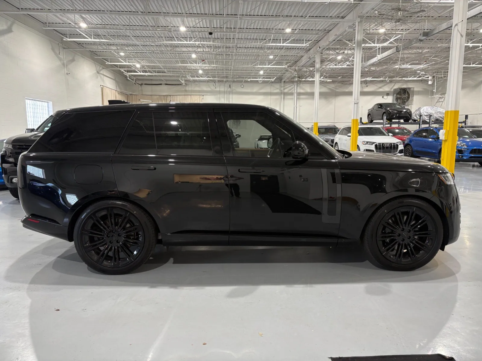 2026 Land Rover Range Rover SE - Photo 8
