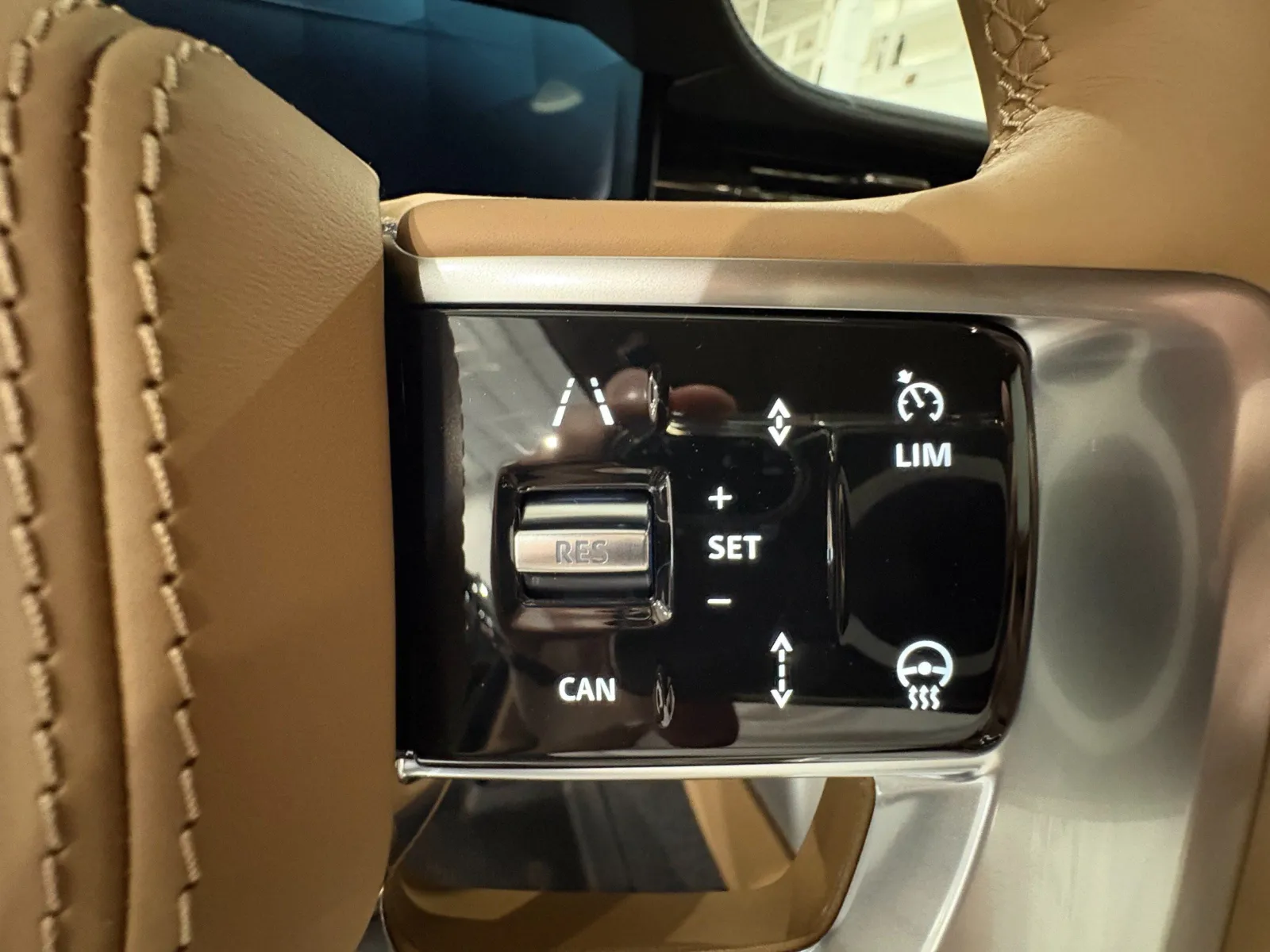 2026 Land Rover Range Rover SE - Photo 13
