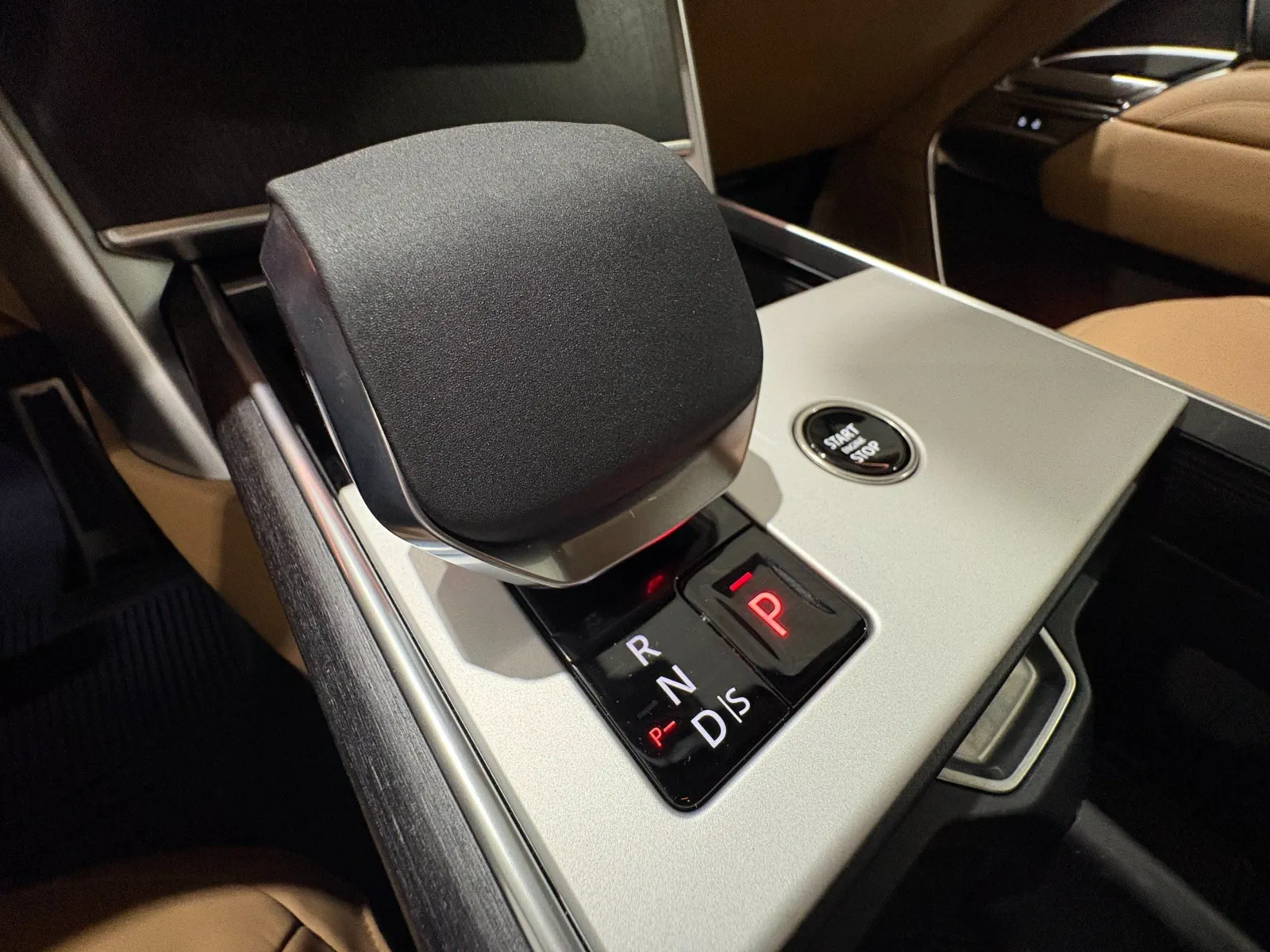 2026 Land Rover Range Rover SE - Photo 27