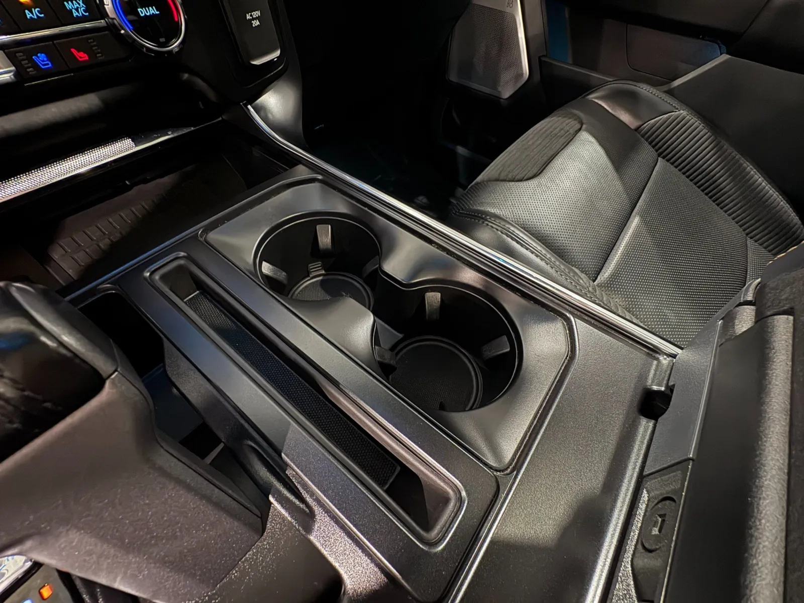 2022 Ford F-150 Raptor - Photo 29