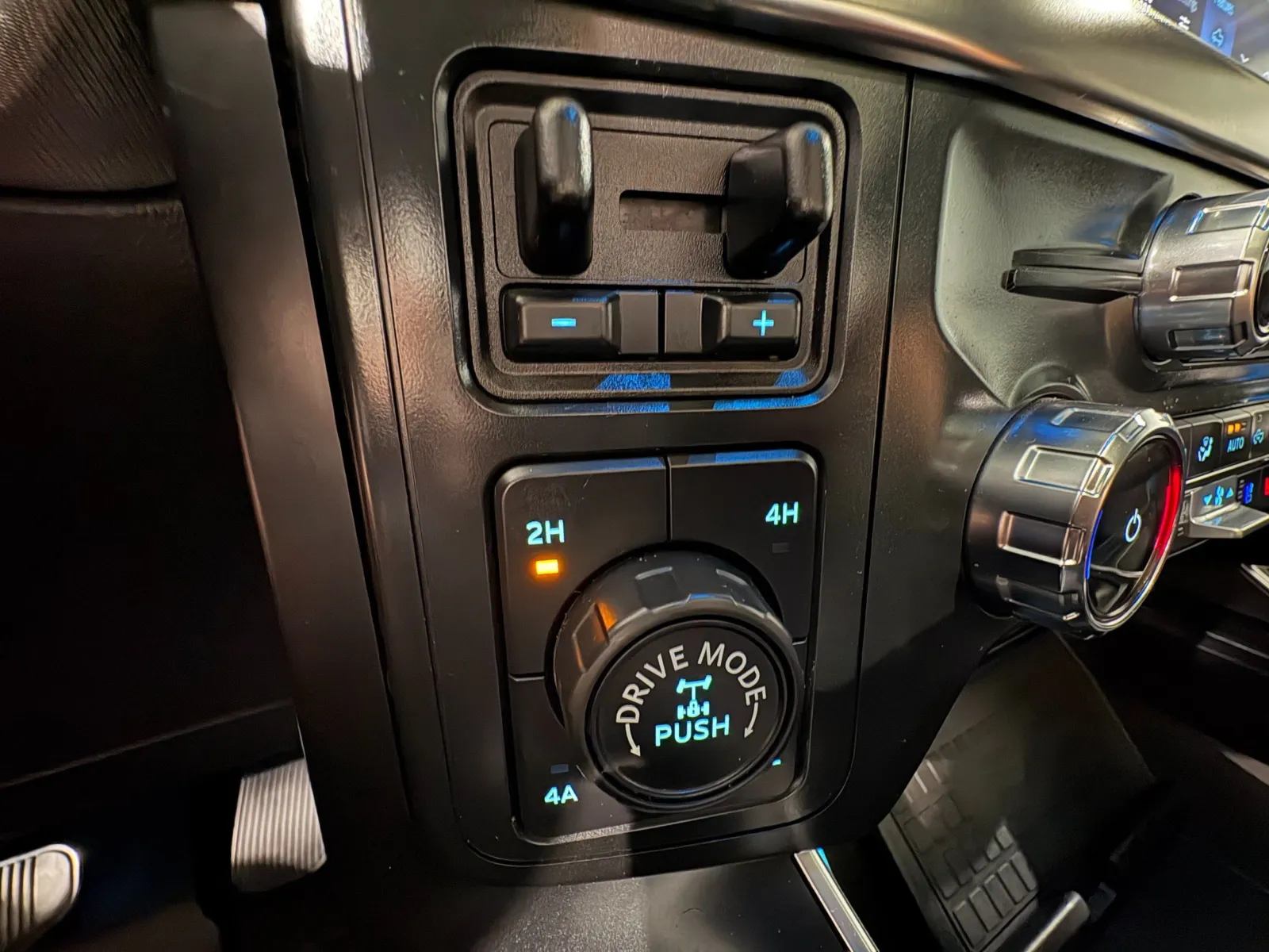 2022 Ford F-150 Raptor - Photo 28