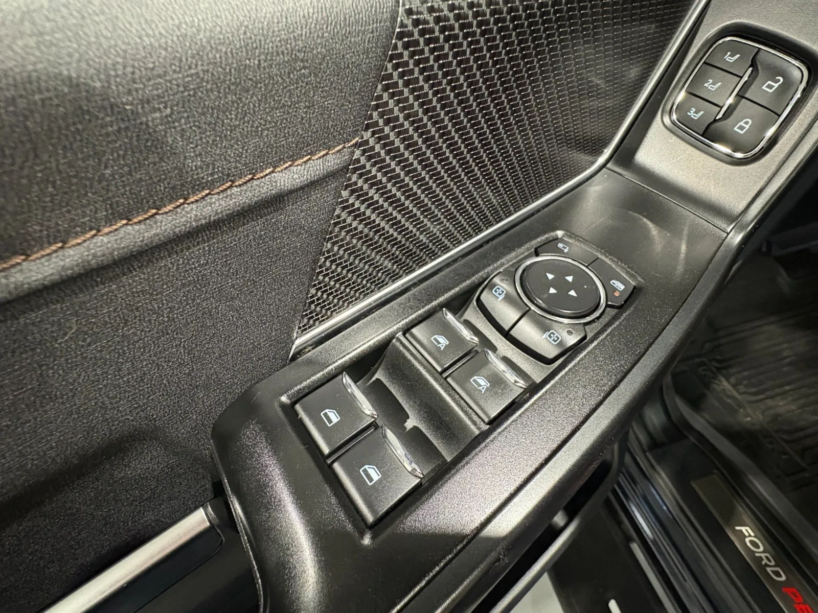 2022 Ford F-150 Raptor - Photo 40