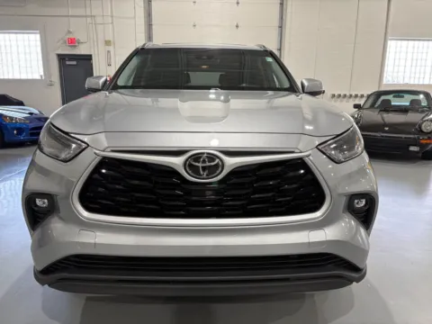 Photos of 2021 Toyota Highlander XLE for sale in Troy, MI at 8-11 Motor Group, Inc.