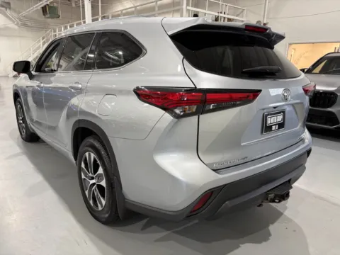 More photos of 2021 Toyota Highlander XLE at 8-11 Motor Group, Inc., MI