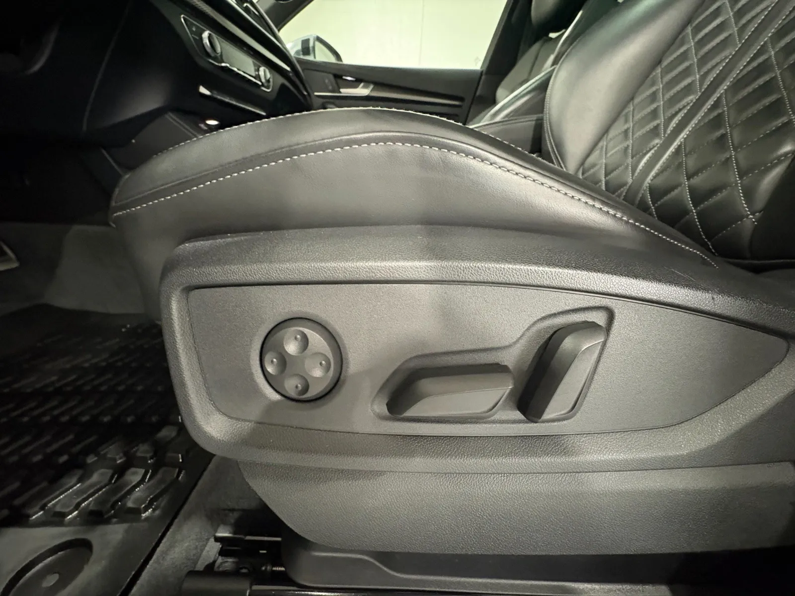 2023 Audi SQ5 Premium Plus - Photo 11