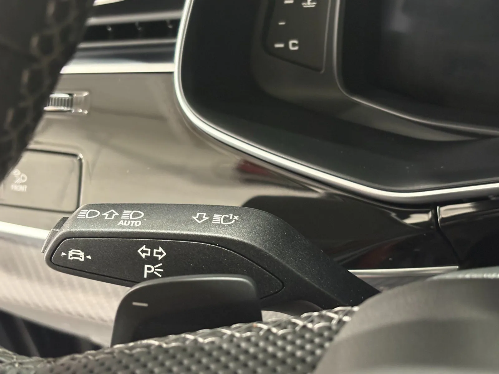 2026 Audi SQ8 Prestige - Photo 16
