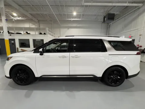 More photos of 2024 Kia Carnival MPV SX Prestige at 8-11 Motor Group, Inc., MI