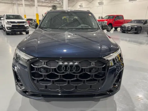 Photos of 2025 Audi SQ7 4.0T quattro Prestige for sale in Troy, MI at 8-11 Motor Group, Inc.