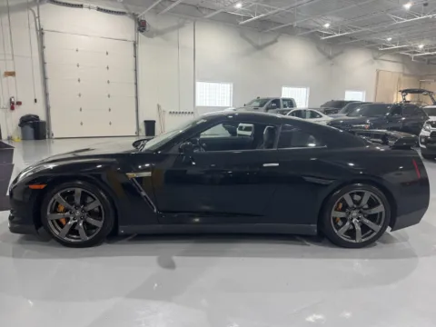 More photos of 2009 Nissan GT-R Premium at 8-11 Motor Group, Inc., MI