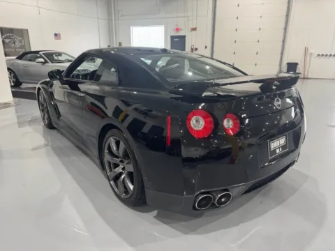 More photos of 2009 Nissan GT-R Premium at 8-11 Motor Group, Inc., MI