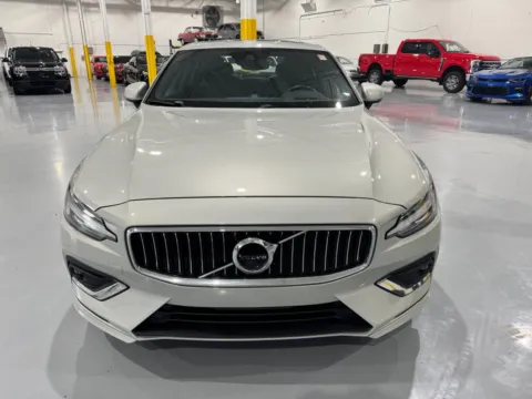 Photos of 2022 Volvo S60 B5 Inscription for sale in Troy, MI at 8-11 Motor Group, Inc.