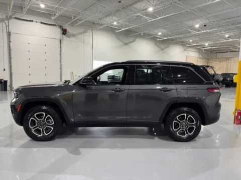 More photos of 2022 Jeep Grand Cherokee Trailhawk at 8-11 Motor Group, Inc., MI