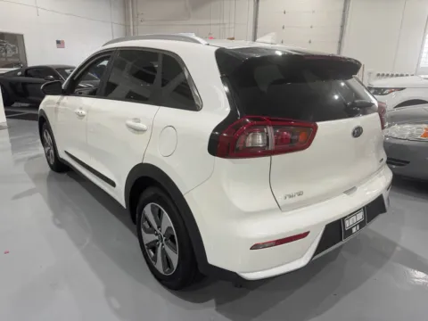 More photos of 2019 Kia Niro LX at 8-11 Motor Group, Inc., MI