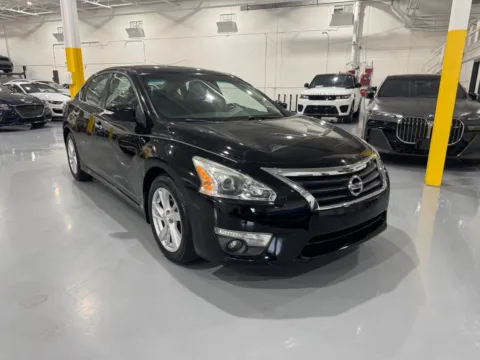 Black 2014 Nissan Altima 2.5 SV for sale in Troy, MI
