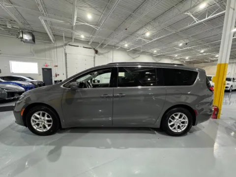 More photos of 2022 Chrysler Pacifica Touring L at 8-11 Motor Group, Inc., MI