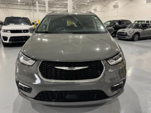 Photos of 2022 Chrysler Pacifica Touring L for sale in Troy, MI at 8-11 Motor Group, Inc.