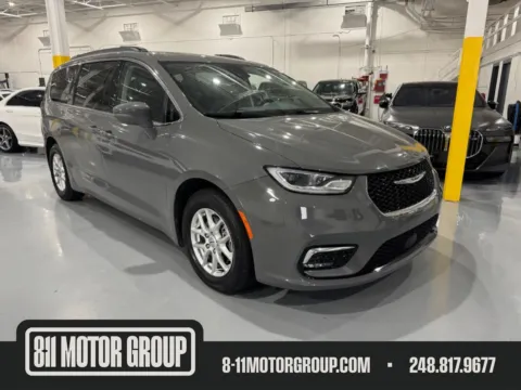 Gray 2022 Chrysler Pacifica Touring L for sale in Troy, MI