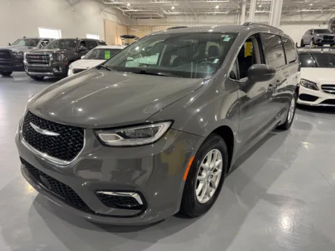 Another view of 2022 Chrysler Pacifica Touring L for sale in Troy, MI at 8-11 Motor Group, Inc.