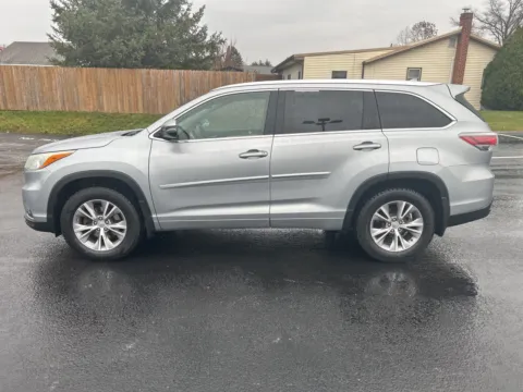 Another view of 2015 Toyota Highlander XLE V6 for sale in Chambersburg, PA at Kyner's Auto Sales, Inc.
