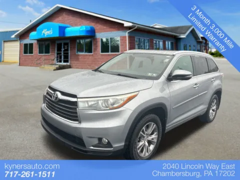 Silver 2015 Toyota Highlander XLE V6 for sale in Chambersburg, PA