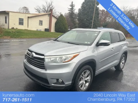 Silver 2015 Toyota Highlander XLE V6 for sale in Chambersburg, PA