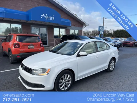 White 2011 Volkswagen Jetta 2.5L SE for sale in Chambersburg, PA
