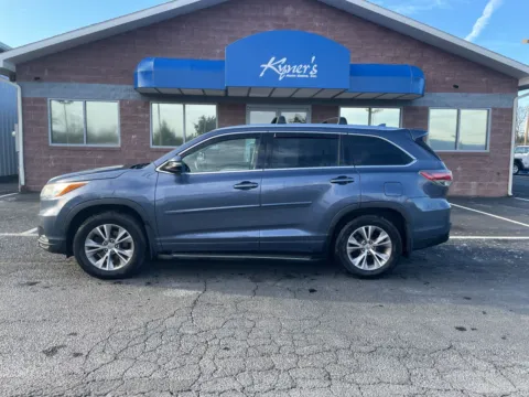 Photos of 2015 Toyota Highlander XLE V6 for sale in Chambersburg, PA at Kyner's Auto Sales, Inc.