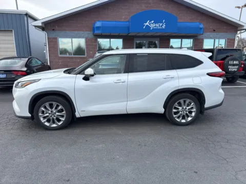 Another view of 2023 Toyota Highlander Hybrid Limited for sale in Chambersburg, PA at Kyner's Auto Sales, Inc.