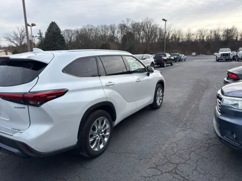 More photos of 2023 Toyota Highlander Hybrid Limited at Kyner's Auto Sales, Inc., PA
