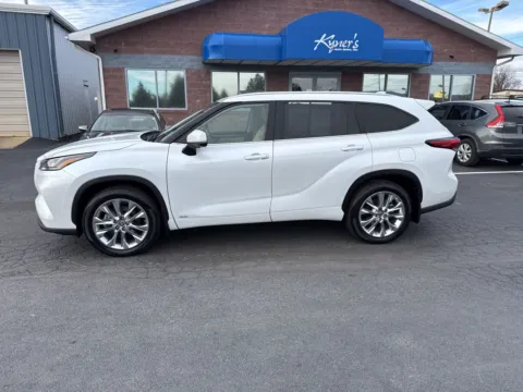 Another view of 2023 Toyota Highlander Hybrid Limited for sale in Chambersburg, PA at Kyner's Auto Sales, Inc.