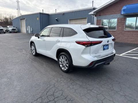 More photos of 2023 Toyota Highlander Hybrid Limited at Kyner's Auto Sales, Inc., PA