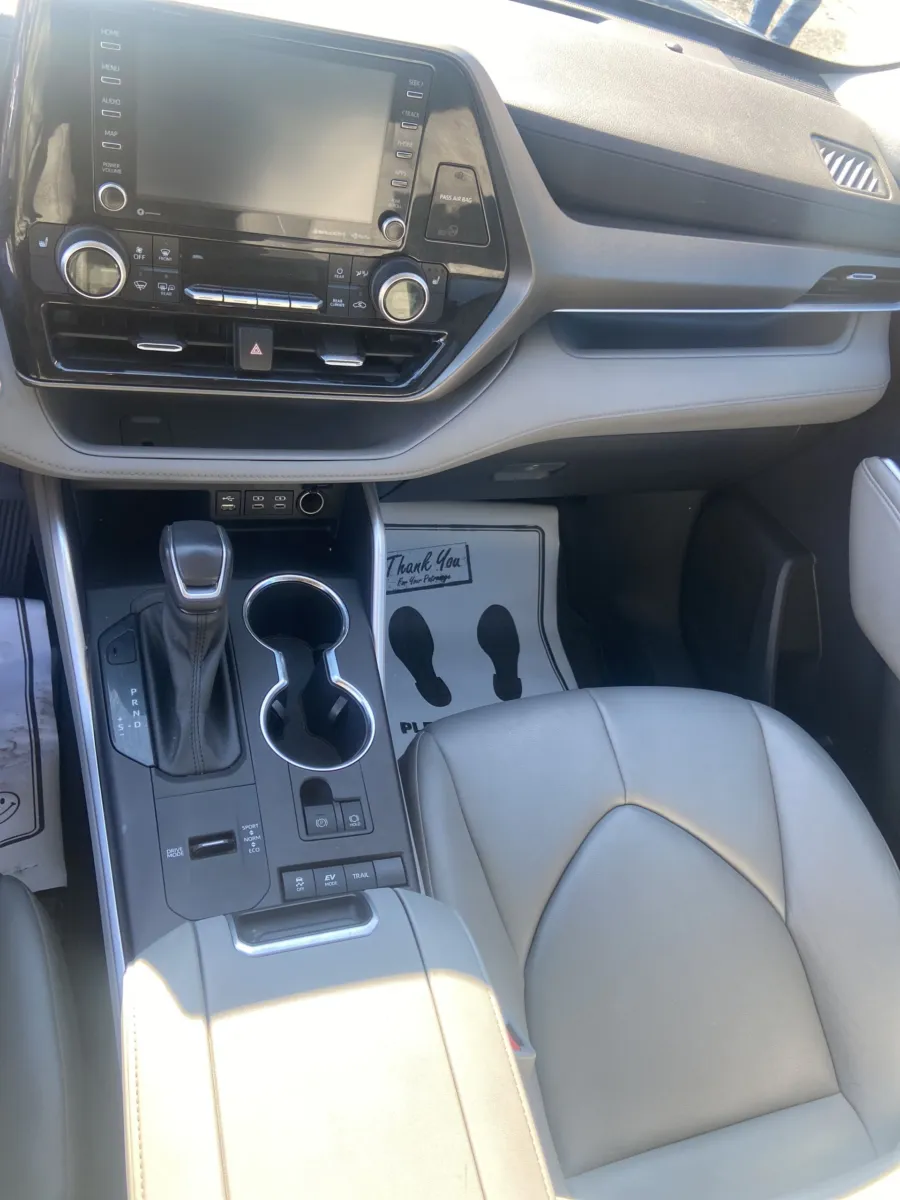 2022 Toyota Highlander Hybrid XLE — photo 19