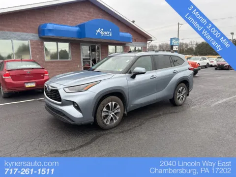 Blue 2022 Toyota Highlander Hybrid XLE for sale in Chambersburg, PA