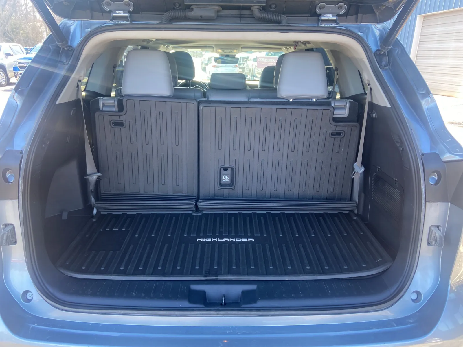 2022 Toyota Highlander Hybrid XLE — photo 13